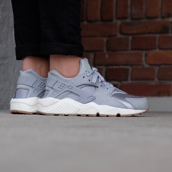 Nike Shoes - NWOB Nike Air Huaraches